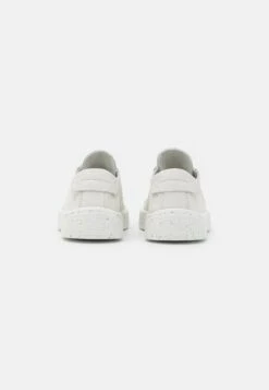 ECCO Street Tray- Sneakers Laag - White 11 ECCO Street Tray- Sneakers Laag - White -Schoenen Verkoop 7ecc7e3698fa4c10b813a50d095c2f9f